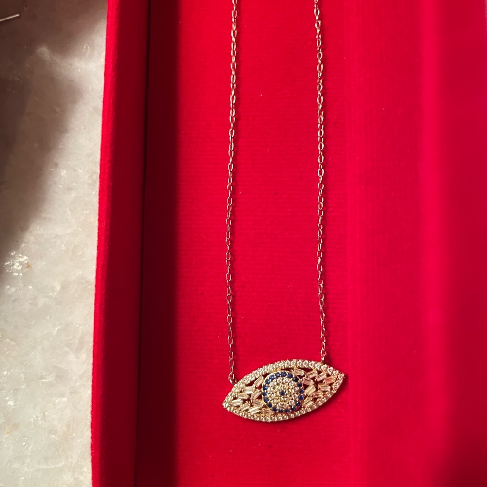 Evil eye necklace! Gold plated 👁